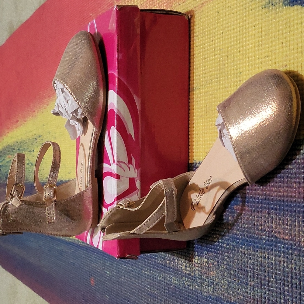Girls shoes